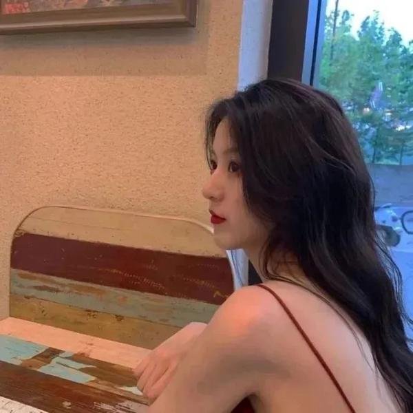 北极百货的秋乃小姐